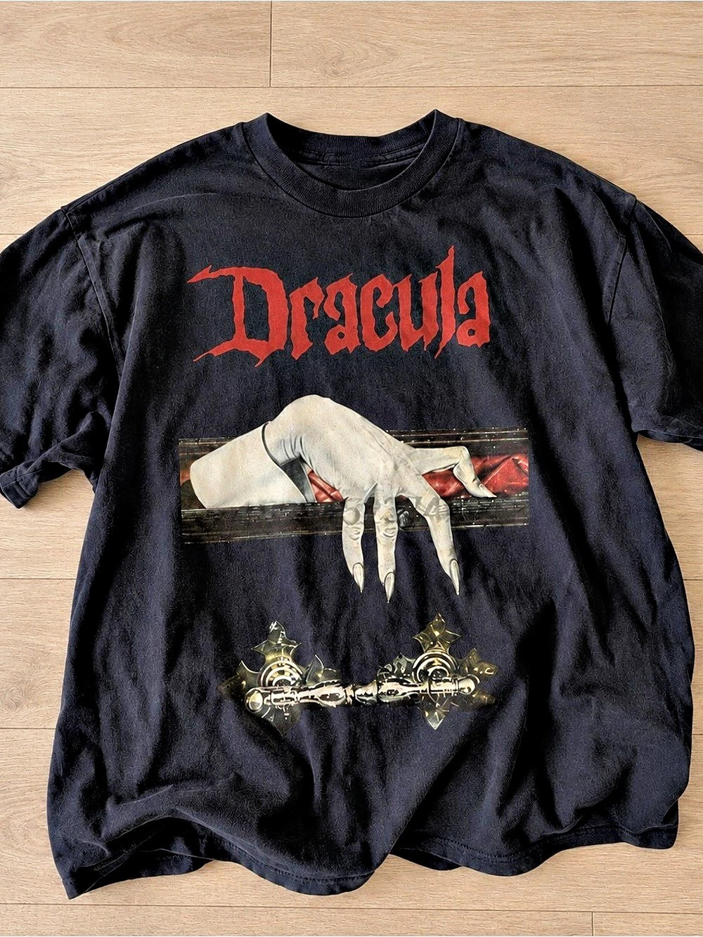 Black Dracula Gothic Horror Graphic Tee Gildan Reprint

📏 Size: Medium (M) – 20